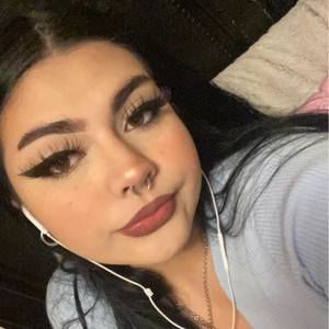 Meet your Posher, Yesenia